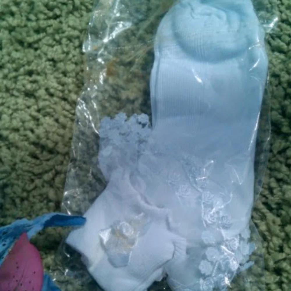 NEW GIRL ANKLE SOCKS SIZE LARGE IN 4 COLORS